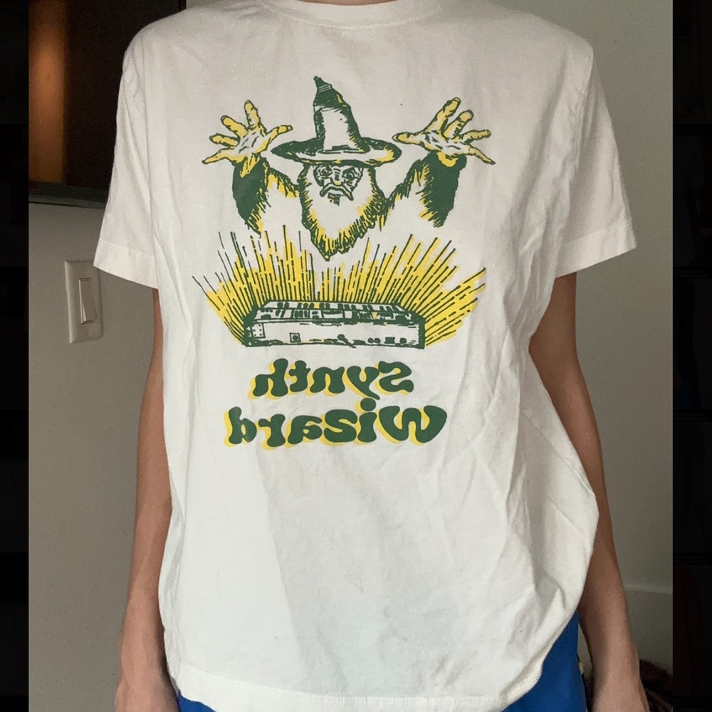Synth Wizard. Funny graphic tee